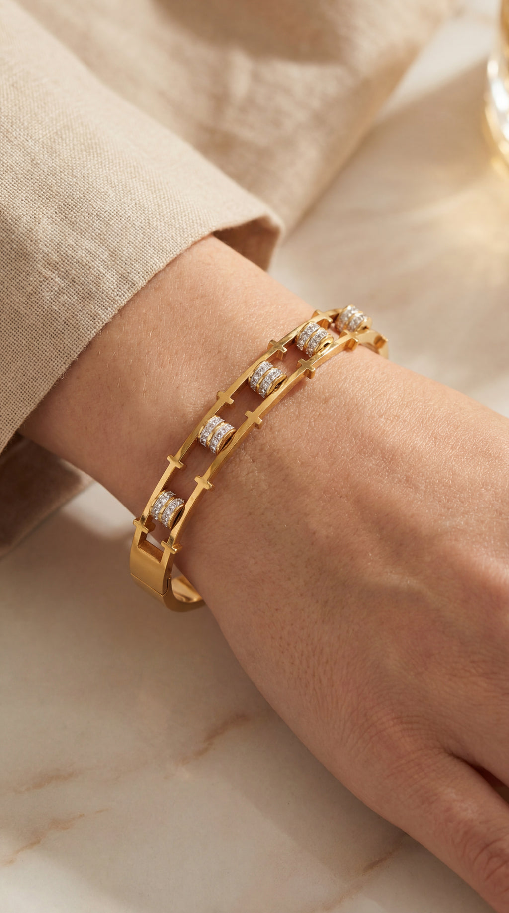 Capsule Line Bangle