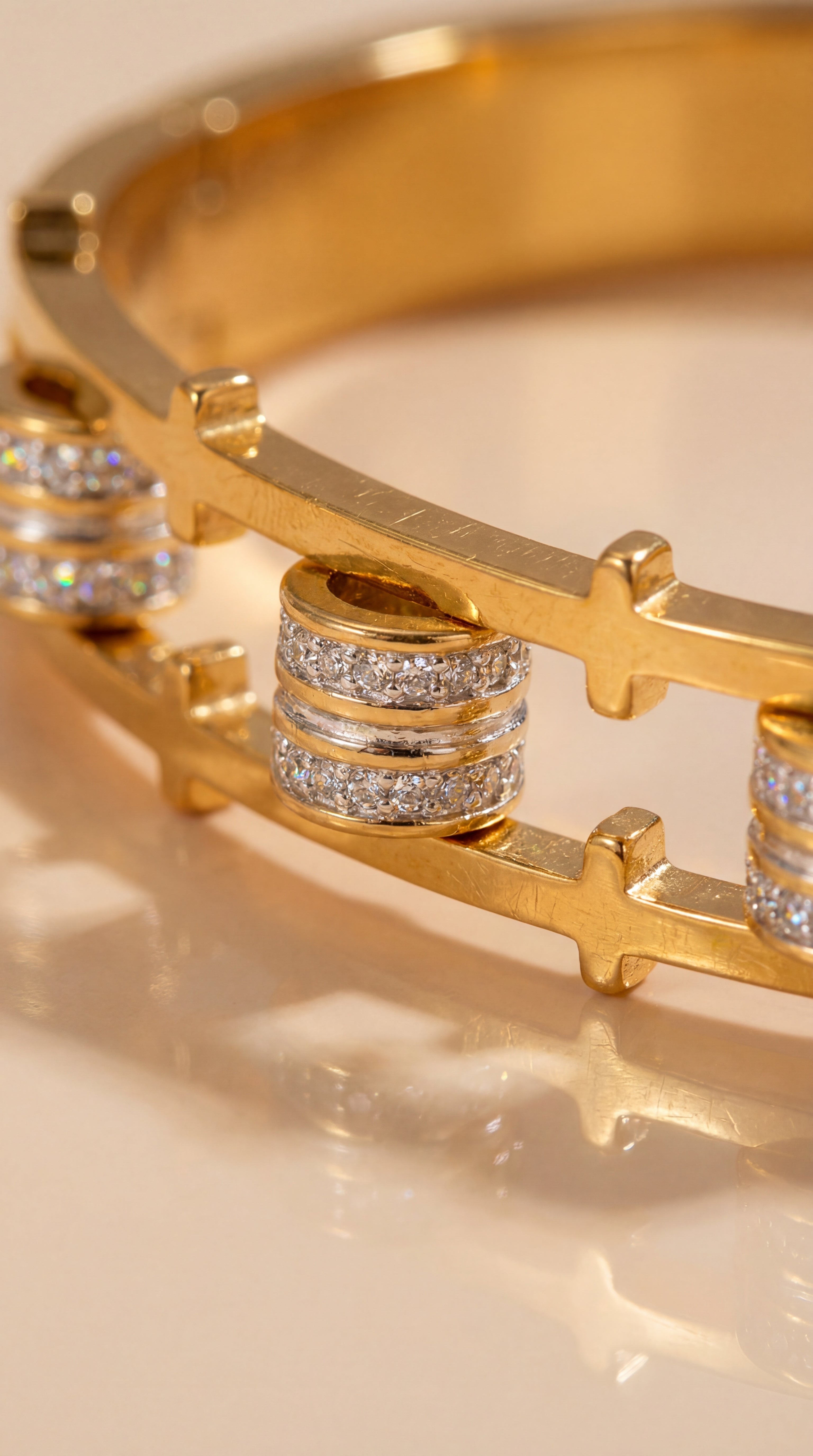 Capsule Line Bangle